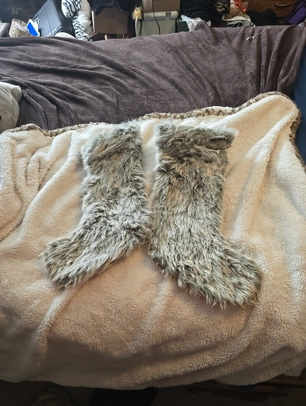 061026 NWOT 2 WONDERSHOP GRAY FAUX FUR CLOTH boots / stocking box 22Y